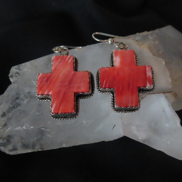 Joan Slifka Sterling Silver Spiny Oyster Cross Earrings Signed - Picture 1 of 6